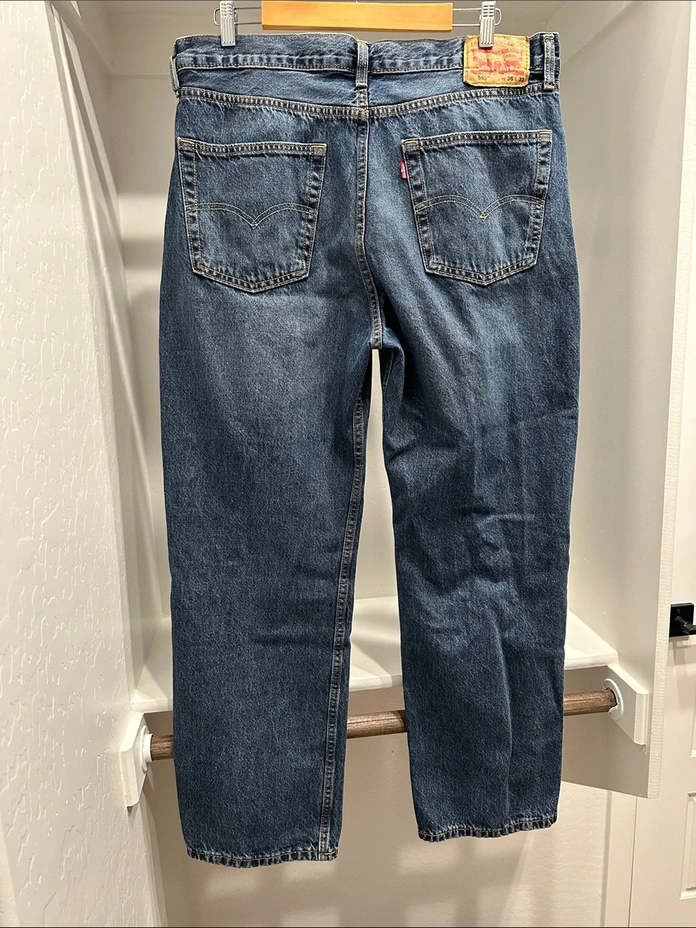 Levi's 565 ‘97 Loose Straight Jeans in Medium Blue (Right Mind) Denim